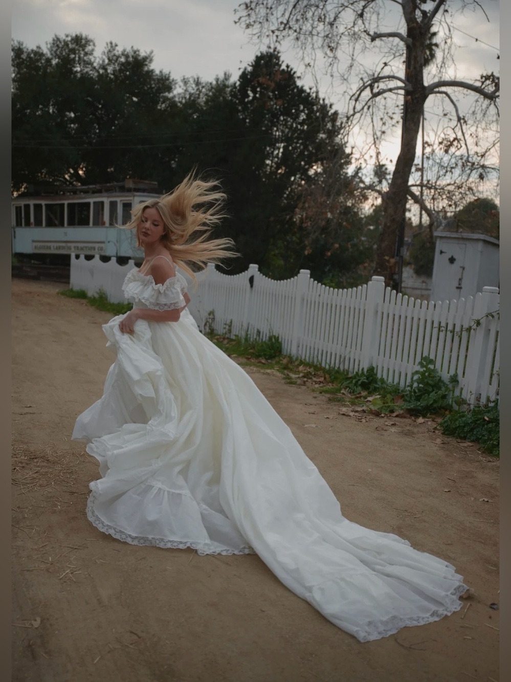 Selkie My Beloved Gown - Picture 5 of 7